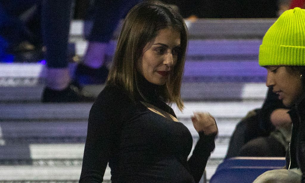 Fotogalería: Hiba Abouk, una premamá muy marchosa en el concierto de Rosalía