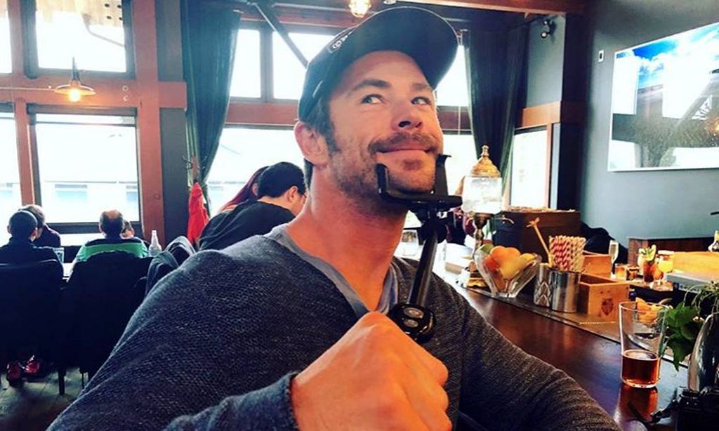 El 'humorista' Chris Hemsworth vuelve a la carga: no te pierdas su imitación de un perro durmiendo