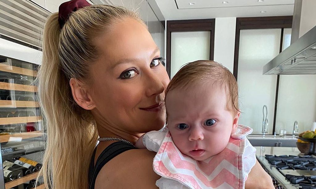 Anna Kournikova presume de su preciosa hija Mary, ¿a quién se parece?