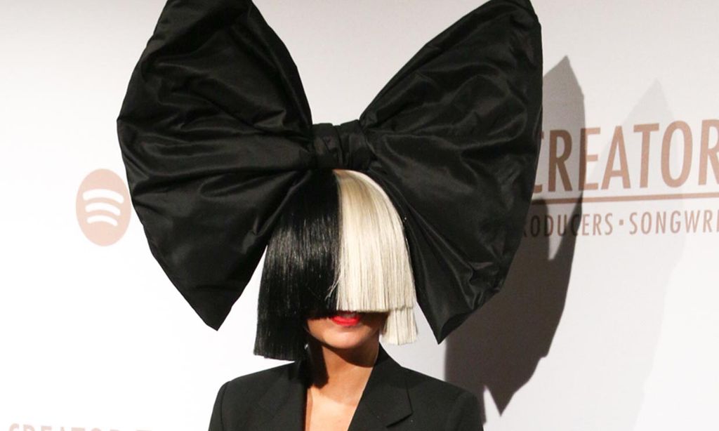 La cantante Sia se convierte en abuela un año después de ser madre