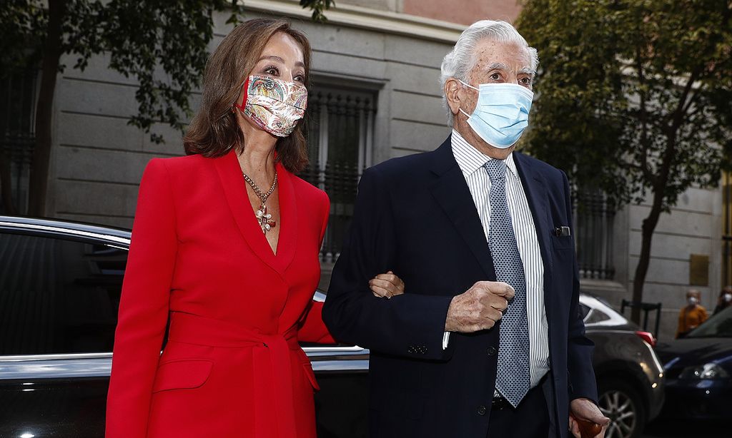 La amorosa declaración de Mario Vargas Llosa a Isabel Preysler por 'esos maravillosos años a su lado'
