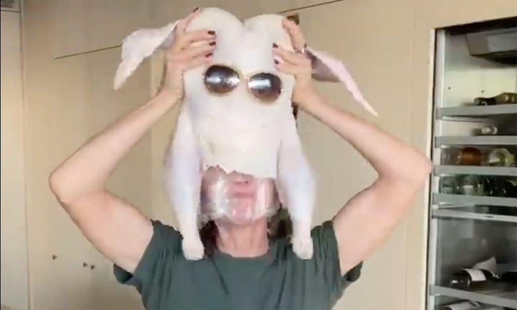 Courteney Cox recrea una de las escenas más icónicas de 'Friends'