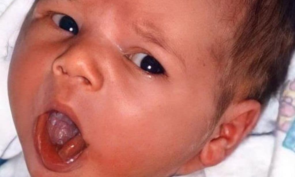 ¿Quién es este bebé? Actualmente está casado con una modelo y es un cantante mundialmente conocido