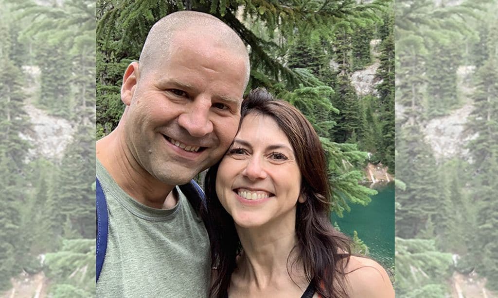 MacKenzie Scott, exmujer de Jeff Bezos, se casa con un profesor del instituto de sus hijos