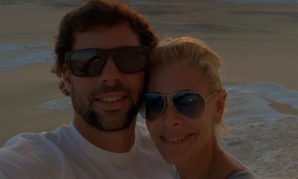 Enamorada y feliz, Belén Rueda sopla 56 velas con su novio y en familia
