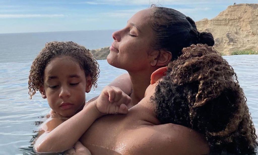 ¿Tras los pasos de su madre? El impresionante talento del hijo de Alicia Keys cantando con ella