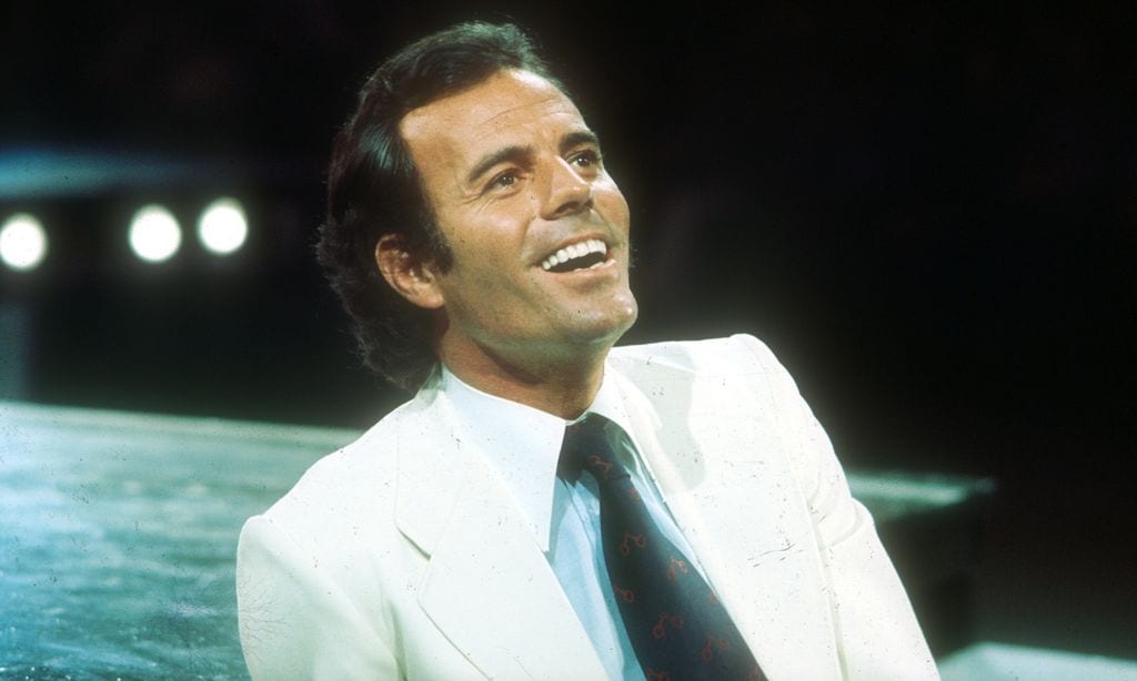 'Soy un truhan, soy un señor', la canción de Julio Iglesias en una noche histórica con Isabel Pantoja de testigo
