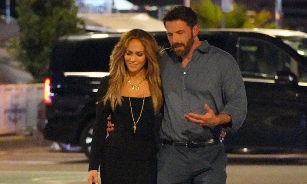Románticos besos y una celebración: Jennifer Lopez y Ben Affleck, una apasionada pareja en Saint-Tropez