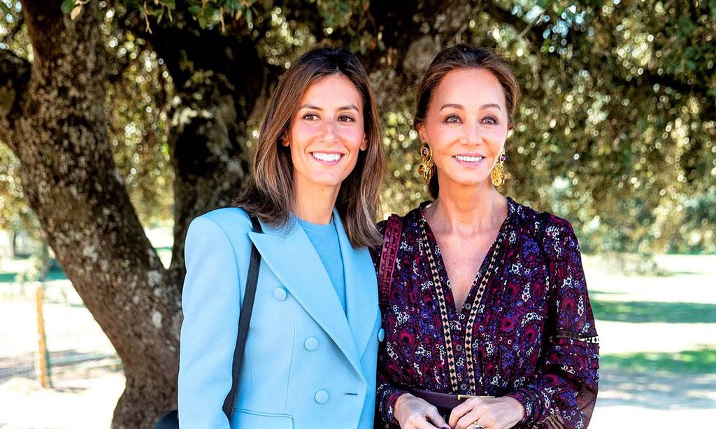 Isabel Preysler, feliz junto a Ana Boyer, habla sobre su viaje a las Maldivas con Tamara
