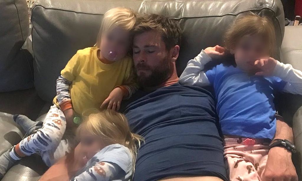 El despertar de Chris Hemsworth con su hija presentándole a un 'simpático visitante': ¡una rana!