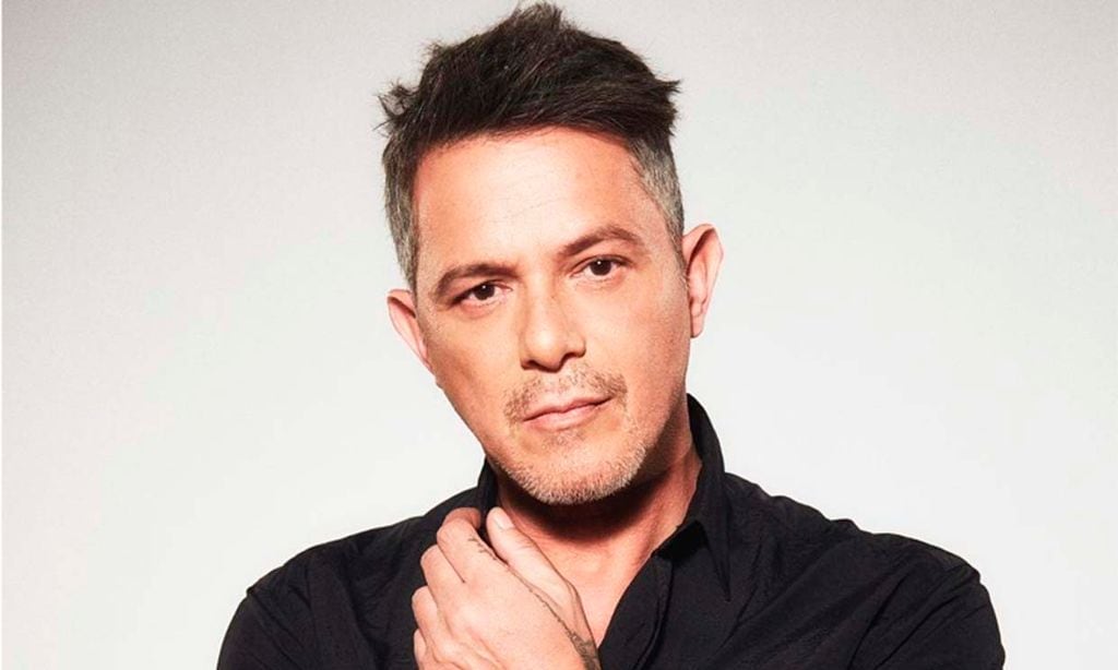 Un orgulloso Alejandro Sanz comparte el gran parecido de su hijo mayor con su padre, ¡son dos gotas de agua!