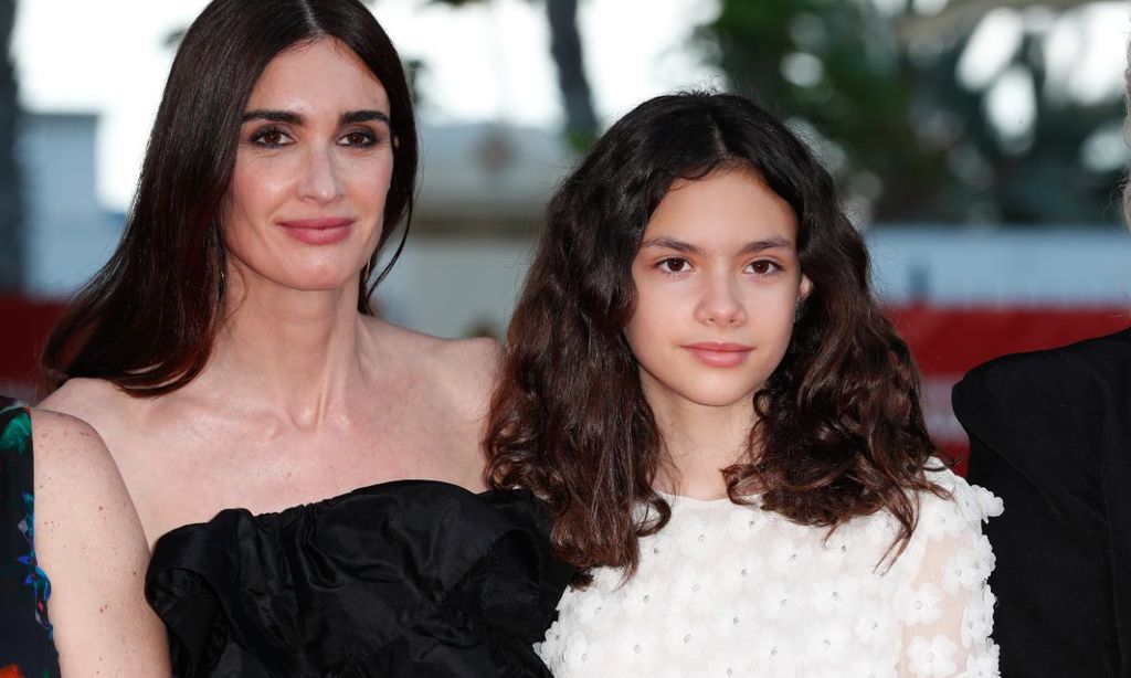 Ava Salazar continúa siguiendo los pasos de su madre, Paz Vega, protagonizando una serie