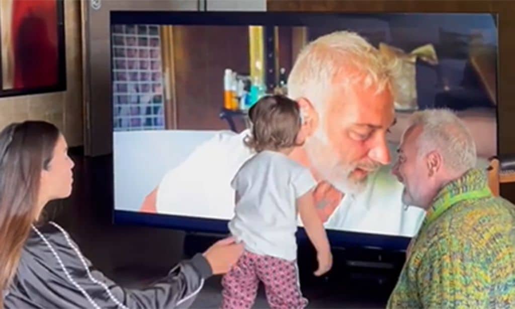 No te pierdas la reacción de la hija de Gianluca Vacchi al ver a su papá por la tele: ¡no se lo puede creer!