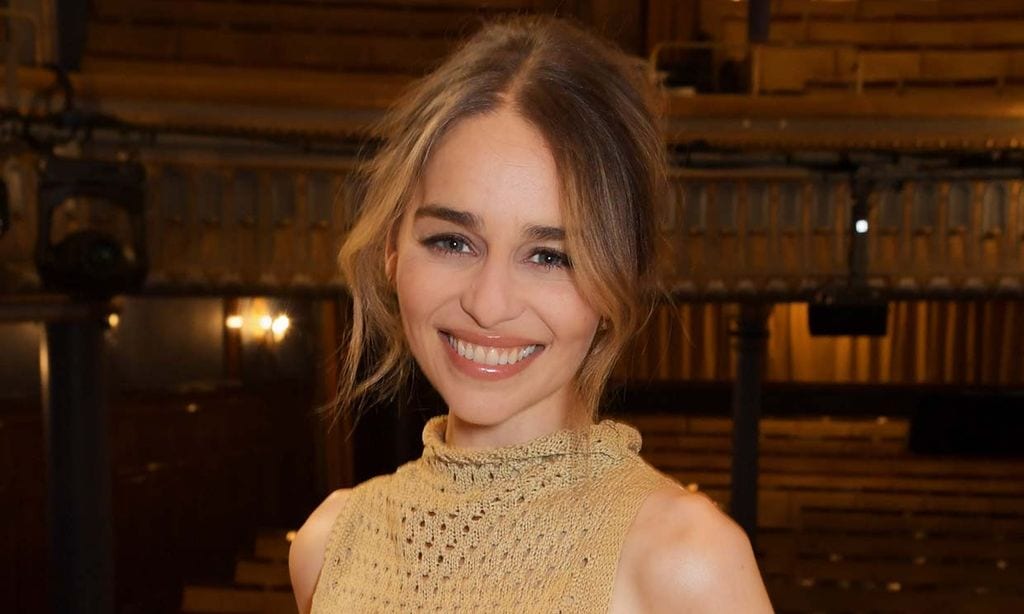 Emilia Clarke, de 35 años, revela que dos aneurismas le dejaron parte del cerebro inutilizable