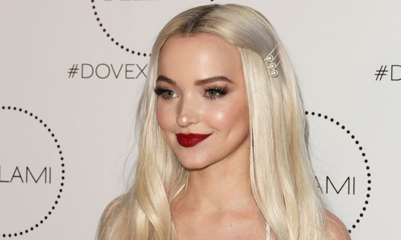 Dove Cameron o cómo llevar el accesorio más 'it' para el cabello: las horquillas