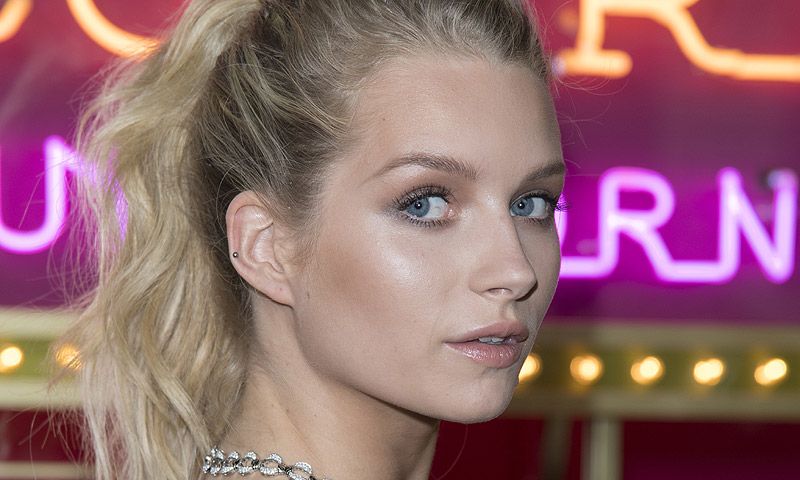 Para Lottie Moss el ritual de la piel perfecta cumple estos 5 pasos