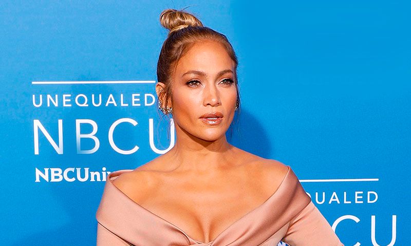 Maquillaje natural y multiusos: primera pista sobre el próximo 'hit' de Jennifer Lopez