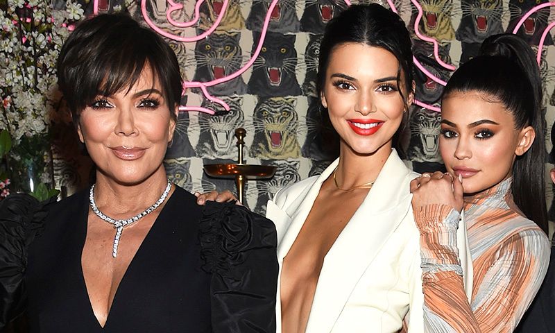 Kylie Jenner y su madre desvelan cómo elevar los pómulos sin cirugía