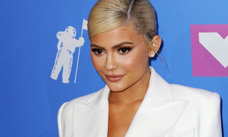 Kylie Jenner tiene un curioso truco para conseguir un 'eyeliner' perfecto