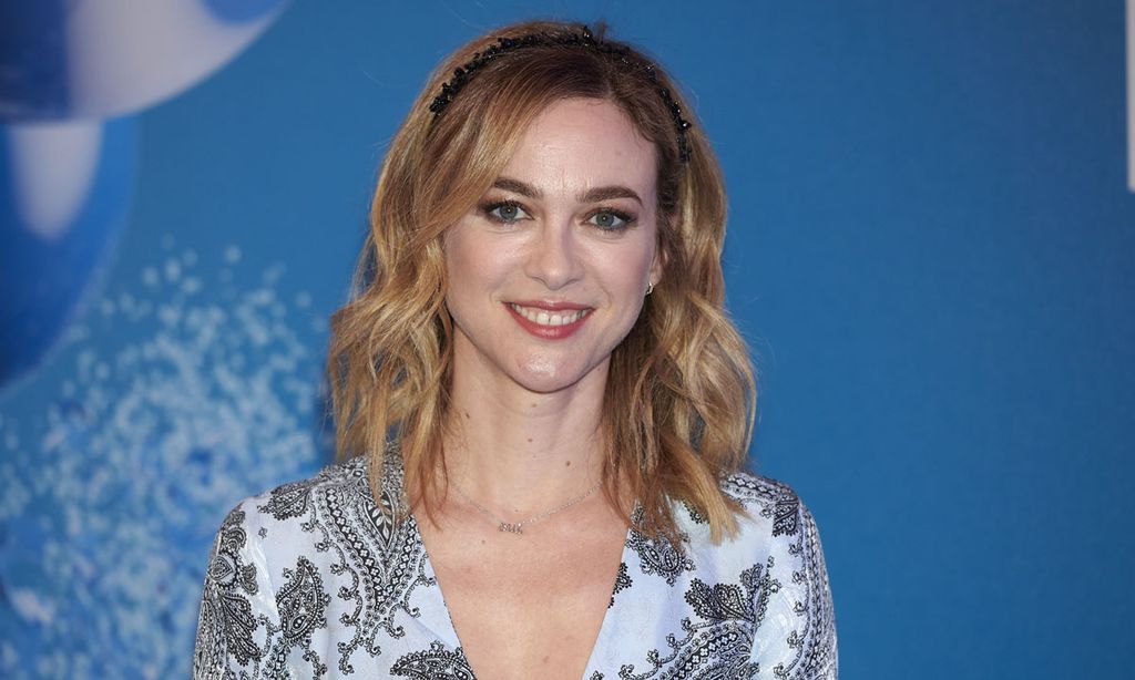 Marta Hazas posa en bikini con el peinado que rejuvenece 10 años