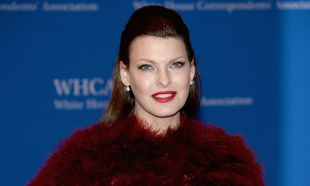 Linda Evangelista ofrece nuevos detalles sobre el tratamiento facial que la dejó 'irreconocible'