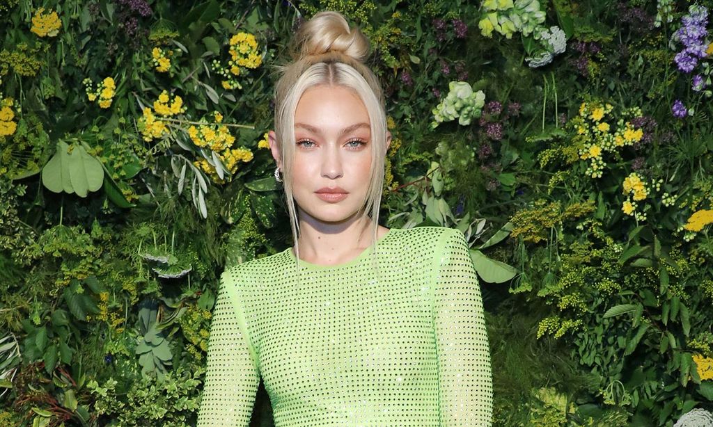 Copia el moño 'modern' de Gigi Hadid y Jennifer Lopez que estiliza el rostro al instante