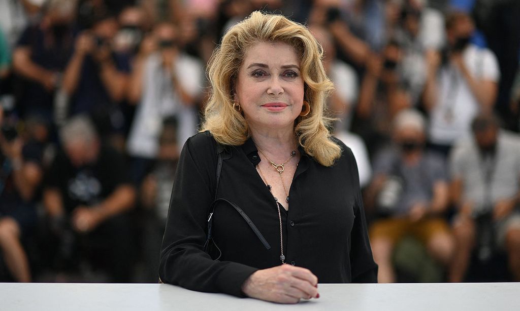 Catherine Deneuve reaparece entre aplausos en Cannes tras el ictus que sufrió hace año y medio