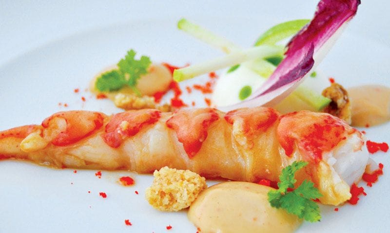 Ensalada de bogavante, con mayonesa de coral y 'panna cotta' de verduras