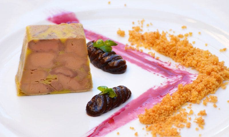 Terrina de 'foie gras' marmolado y puré de ciruelas pasas