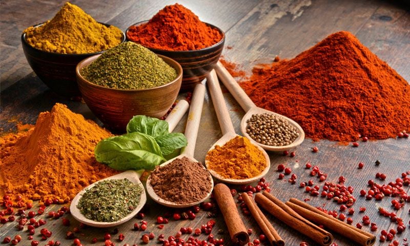 Cocinar con especias o cómo potenciar el sabor de tus platos con nada de grasas