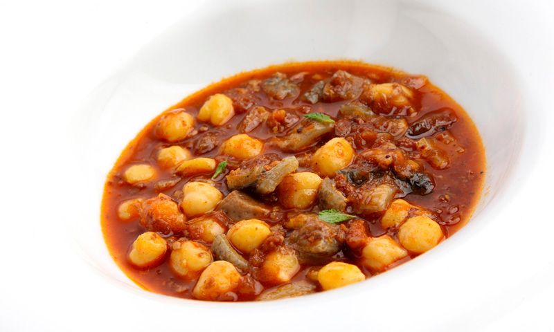 Callos de atún con garbanzos