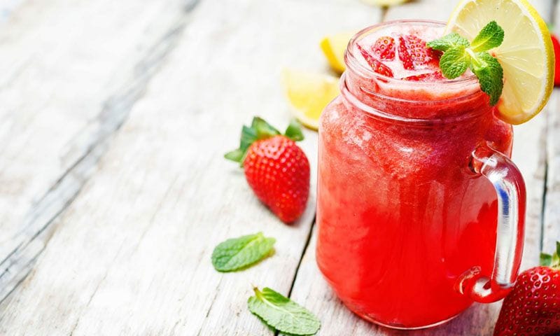 Limonada de frutos rojos