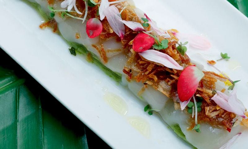 Ceviche de lubina sobre guacamole