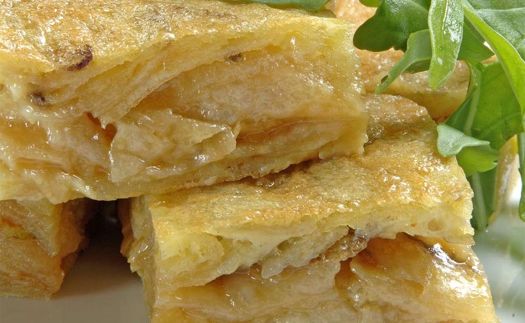 Tortilla crujiente de patata y cebolla