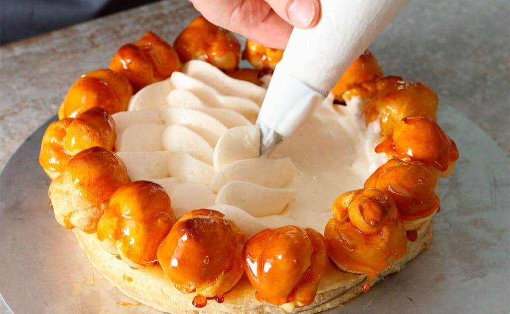 Deja boquiabiertos a tus invitados con esta tarta 'Saint Honoré'