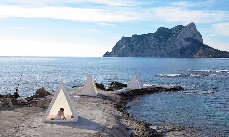 Muebles y accesorios para una jornada playera con estilo