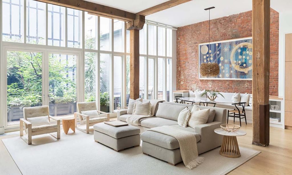 Un loft de altura convertido en una casa familiar