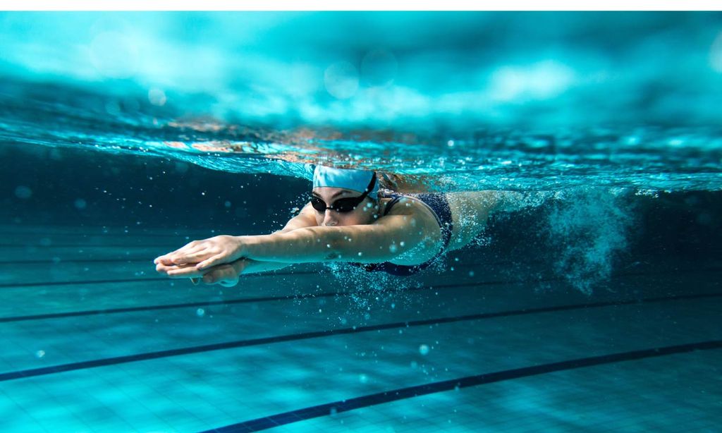 Ejercicios para adelgazar en el agua con una rutina HIIT
