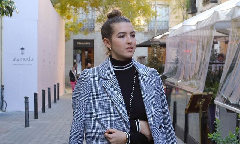 Alba Díaz emula a su madre, Vicky Martín Berrocal, con un llamativo 'look'