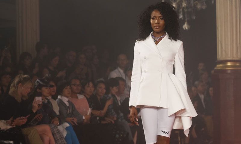 Naomi Campbell homenajea a Diana de Gales en el desfile de Off-White