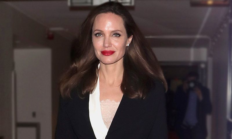 Angelina Jolie se suma la tendencia que anticiparon Meghan Markle y doña Letizia