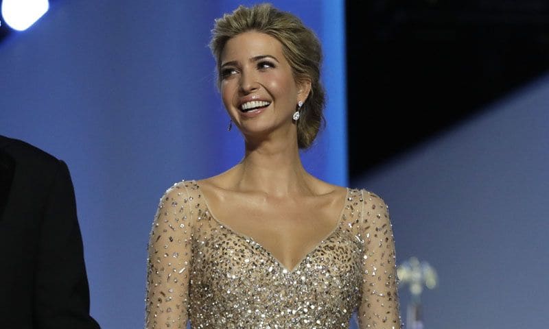 Ivanka Trump le 'roba' a su madre un vestidazo de flecos que estrenó hace 28 años