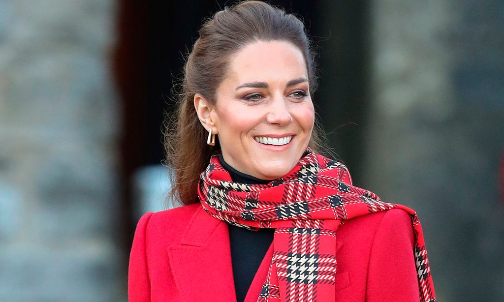 Kate Middleton se supera en la 'Royal Train' con su look de doble estampado