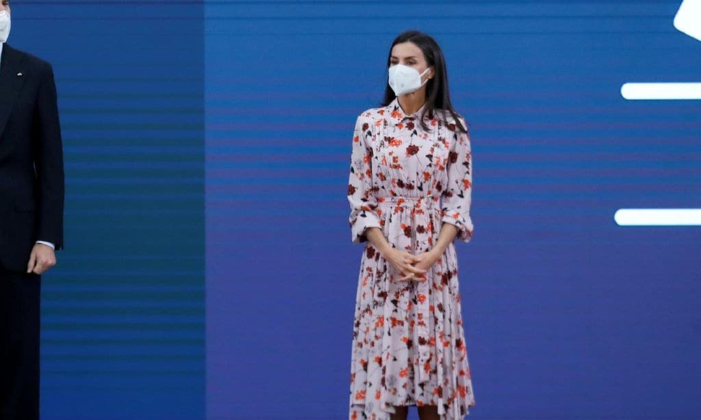 ¡No hay 3 sin 4! La pasión de doña Letizia por su vestido floral con truco