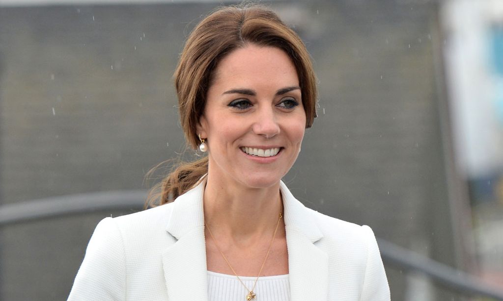 Kate se lleva al fútbol el básico de Zara con el que siempre acierta desde hace 5 años