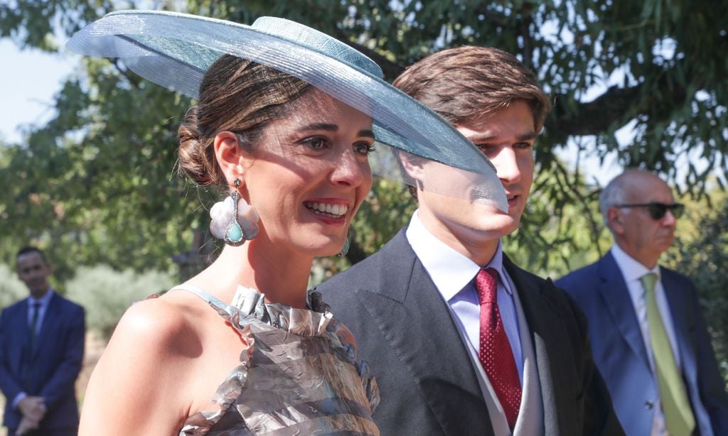Tres bodas, una pedida y un bautizo: la predilección de Belén Corsini por los vestidos de la misma firma