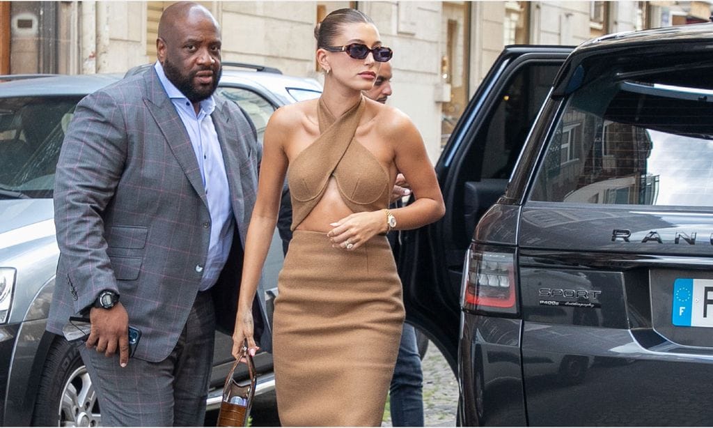 ¿Han roto el protocolo Hailey y Justin Bieber con sus looks en el Elíseo?
