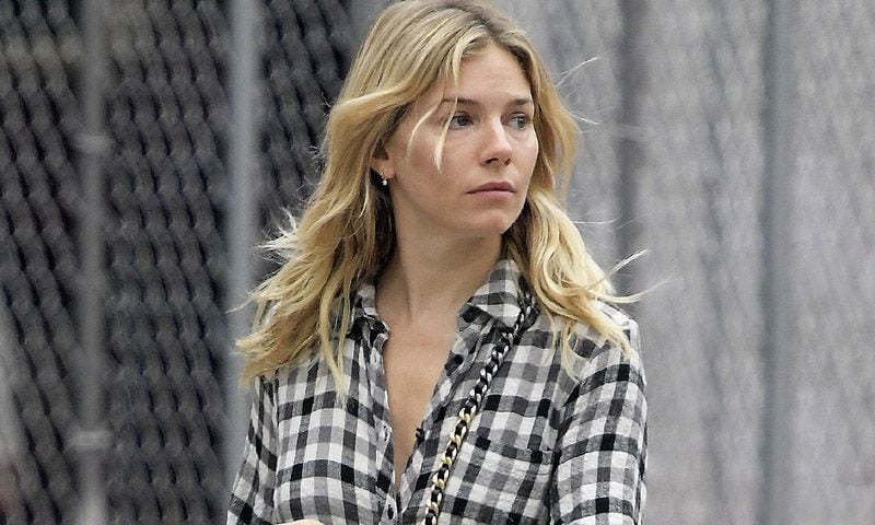 Un año después, Sienna Miller recicla su vestido estrella de Zara