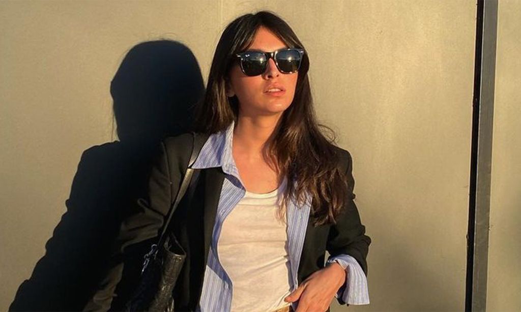 El reivindicativo estreno de Lucía Rivera para llevar con sus pantalones de menos de 40 euros