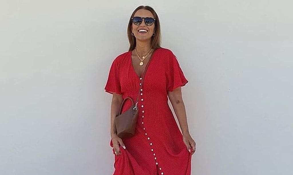 Paula Echevarría se rinde al vestido camisero que sienta bien a todos los cuerpos